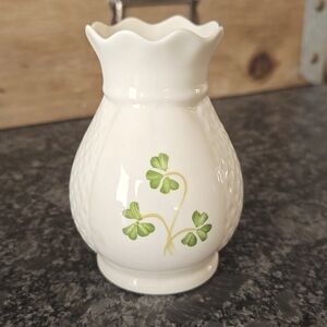 Donegal Parian Irish Porcelain Small Rounded Bud Shamrock Vase
